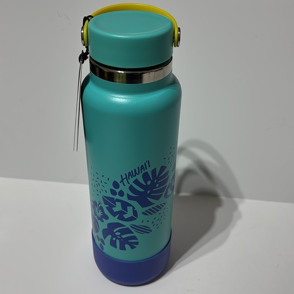 Hydro Flask LIMITED EDITION 40 oz. Hawaii Water Bottle in Mint - Picture 3 of 11